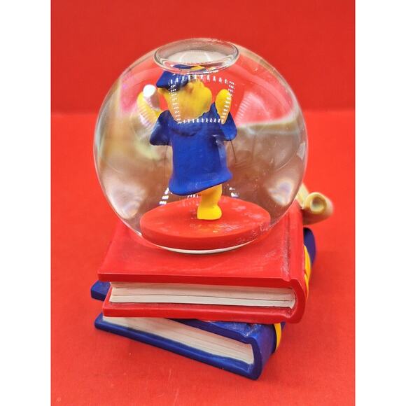 Disney's Winnie The Pooh Class Of 2001 Snow Globe Bought From The Disney Store - Picture 6 of 8
